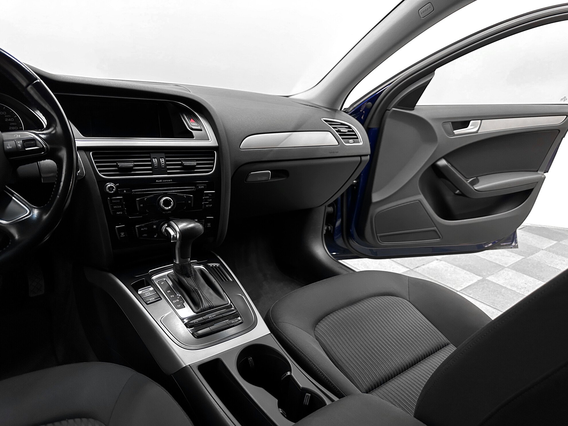 Audi A4, IV (B8) Рестайлинг 1.8 CVT (170 л.с.)