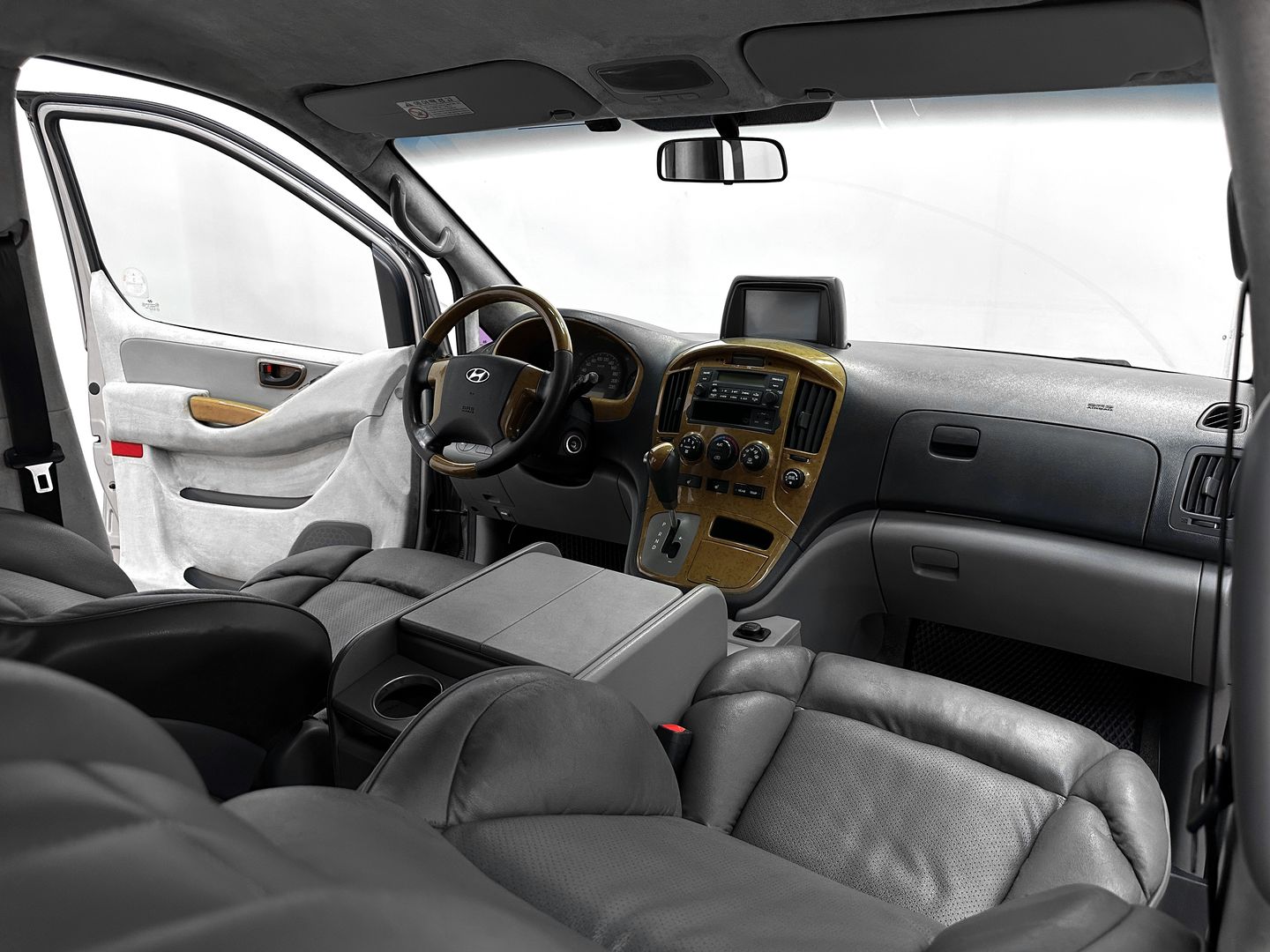 Hyundai Grand Starex, I 2.5d AT (145 л.с.)