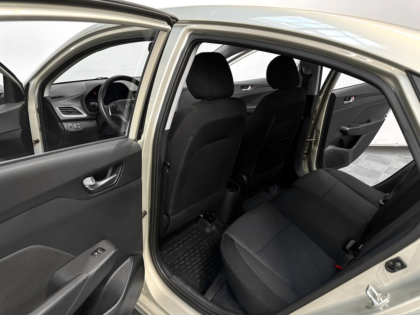 Hyundai Solaris, II 1.6 AT (123 л.с.)
