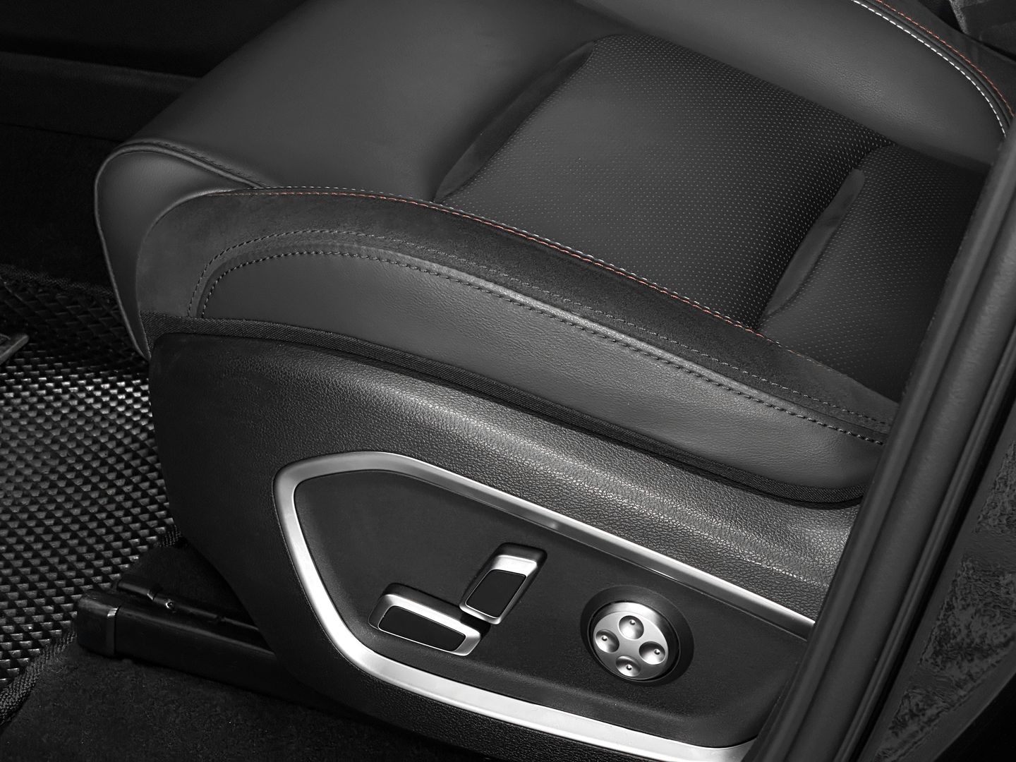 Geely Tugella, I Рестайлинг 2.0 AT (238 л.с.) 4WD