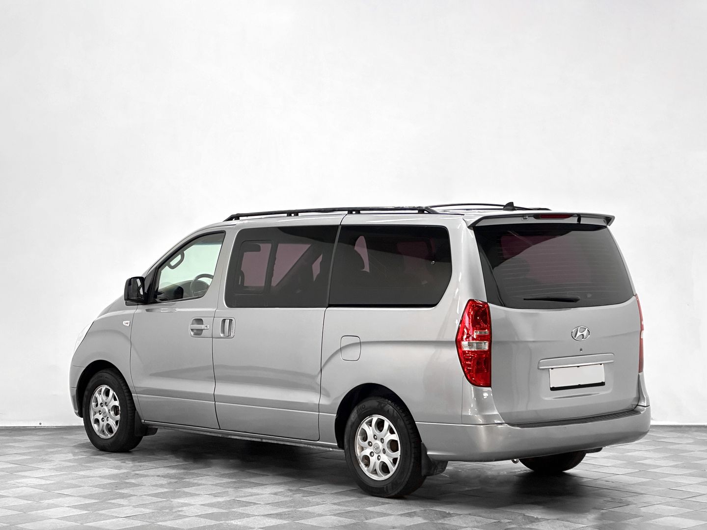 Hyundai Grand Starex, I 2.5d MT (145 л.с.)