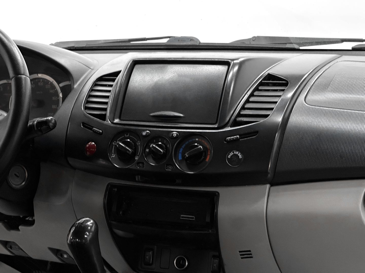 Mitsubishi L200, IV 2.5d MT (136 л.с.) 4WD