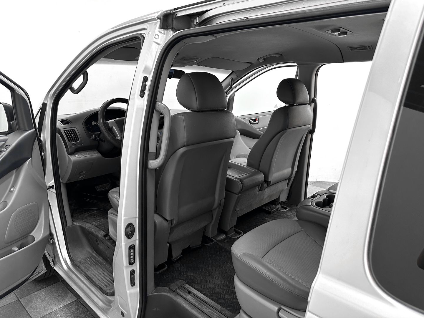 Hyundai Grand Starex, I 2.5d AT (174 л.с.)