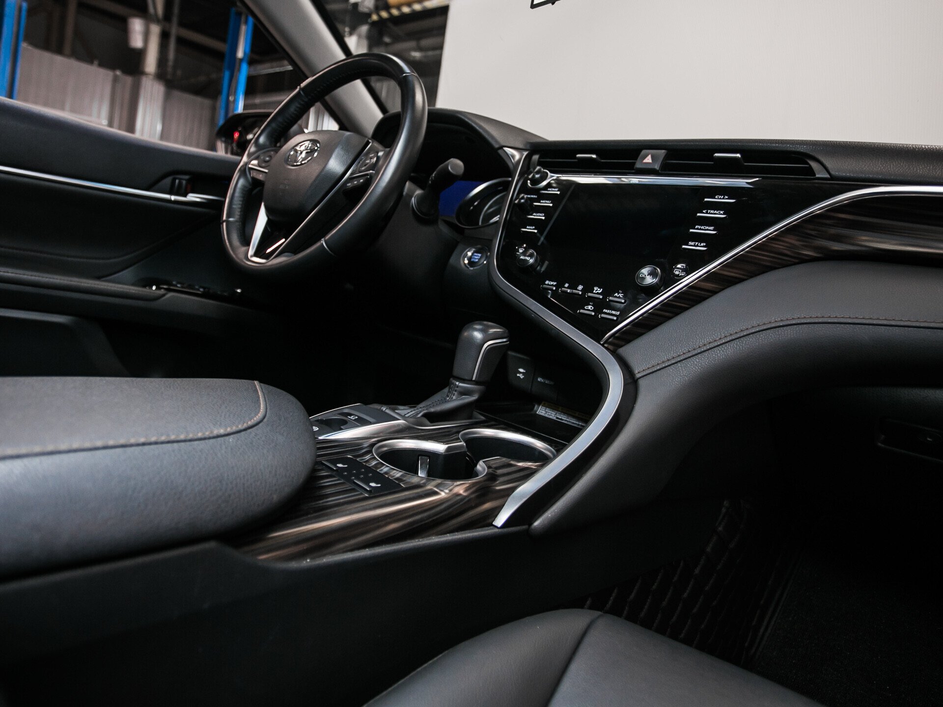 Toyota Camry, VIII (XV70) 2.5 AT (181 л.с.)
