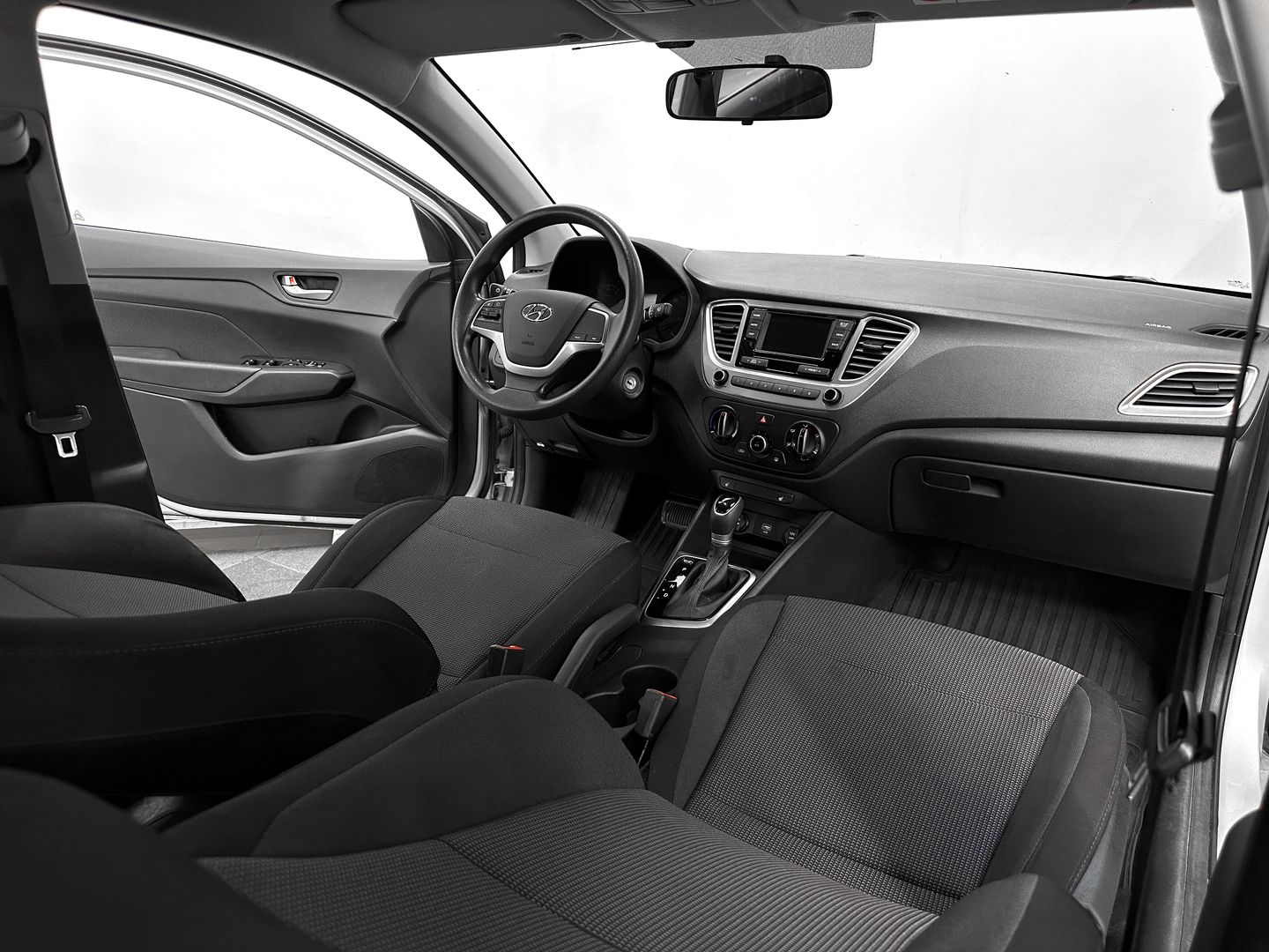 Hyundai Solaris, II 1.6 AT (123 л.с.)