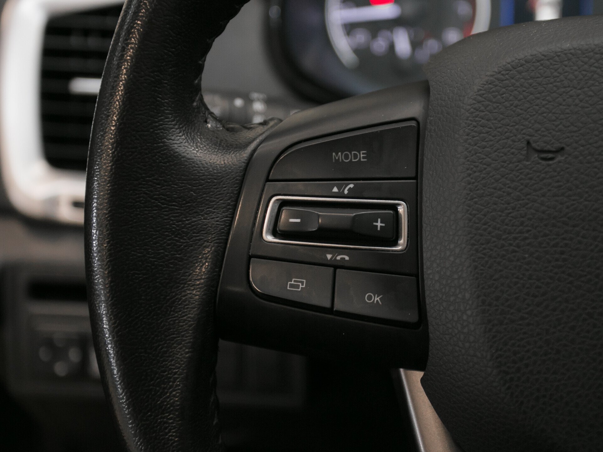 Dongfeng AX7, I 2.0 AT (140 л.с.)