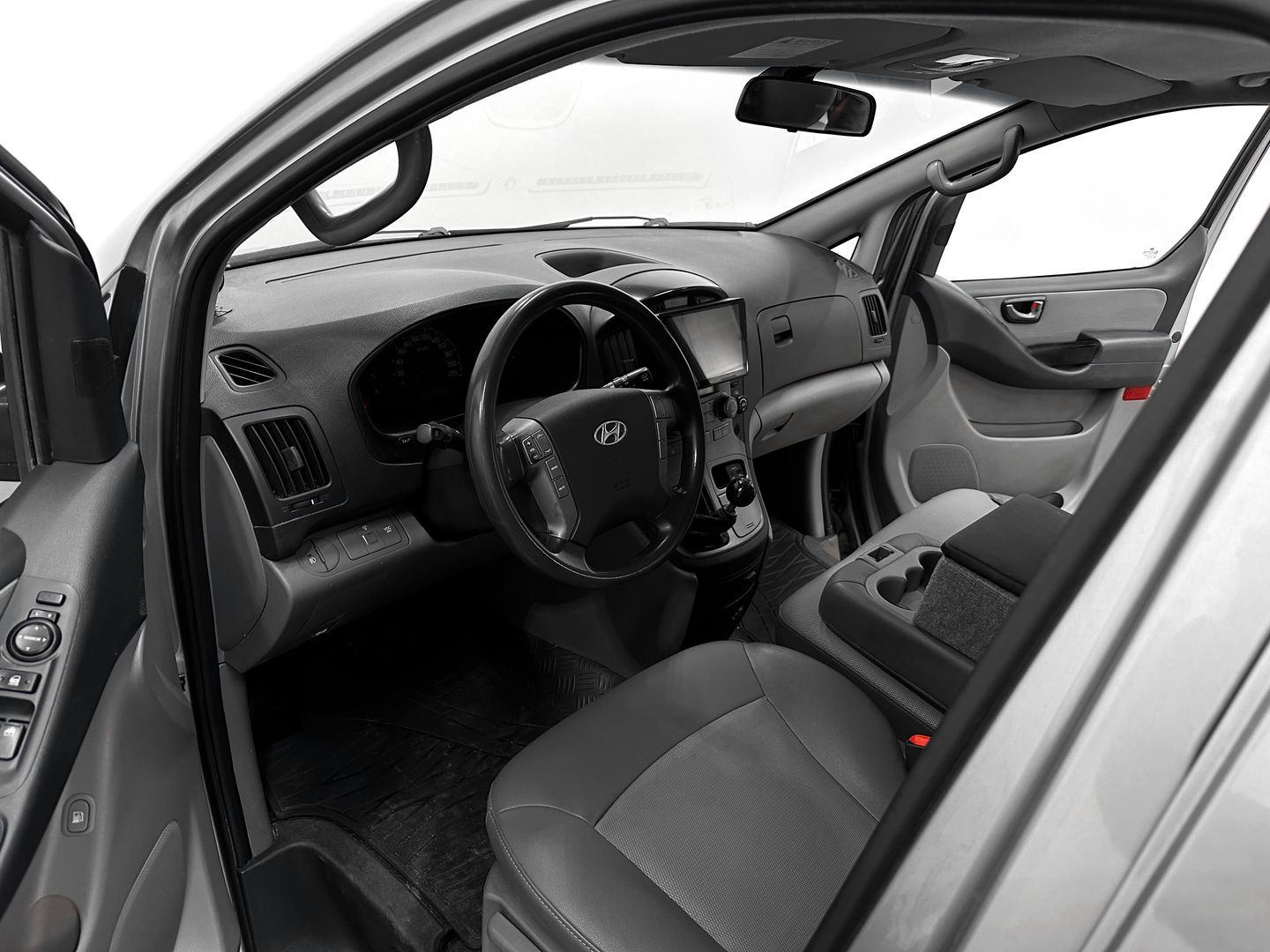 Hyundai Grand Starex, I 2.5d MT (145 л.с.)
