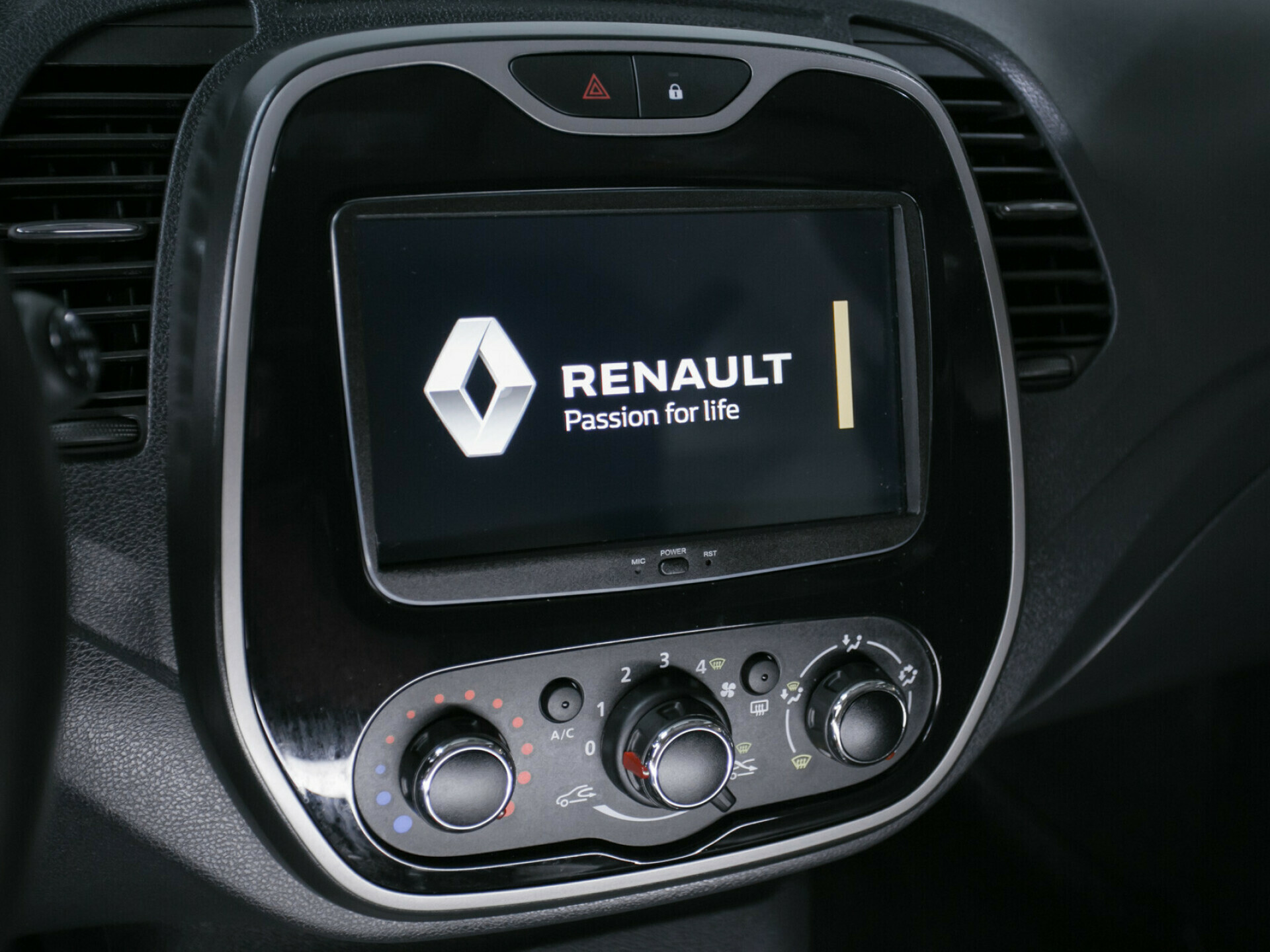 Renault Kaptur, I 1.6 MT (114 л.с.)