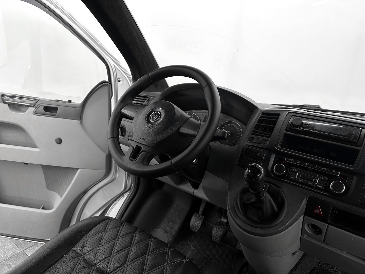 Volkswagen Caravelle, T5 Рестайлинг 2.0d MT (140 л.с.)