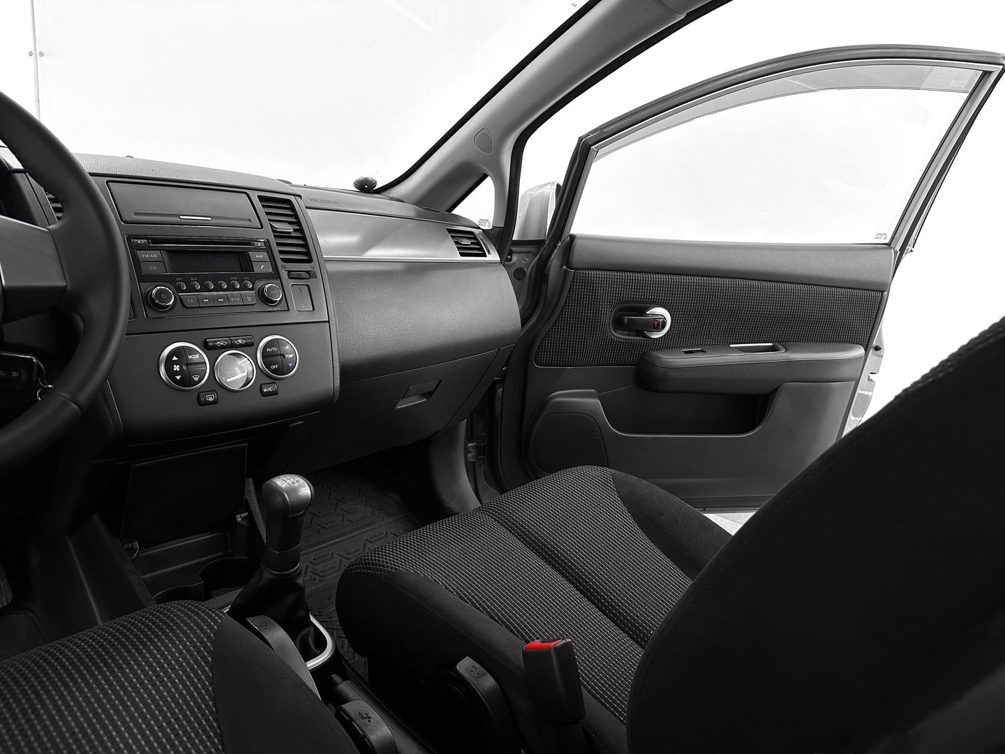 Nissan Tiida, I Рестайлинг 1.6 MT (110 л.с.)