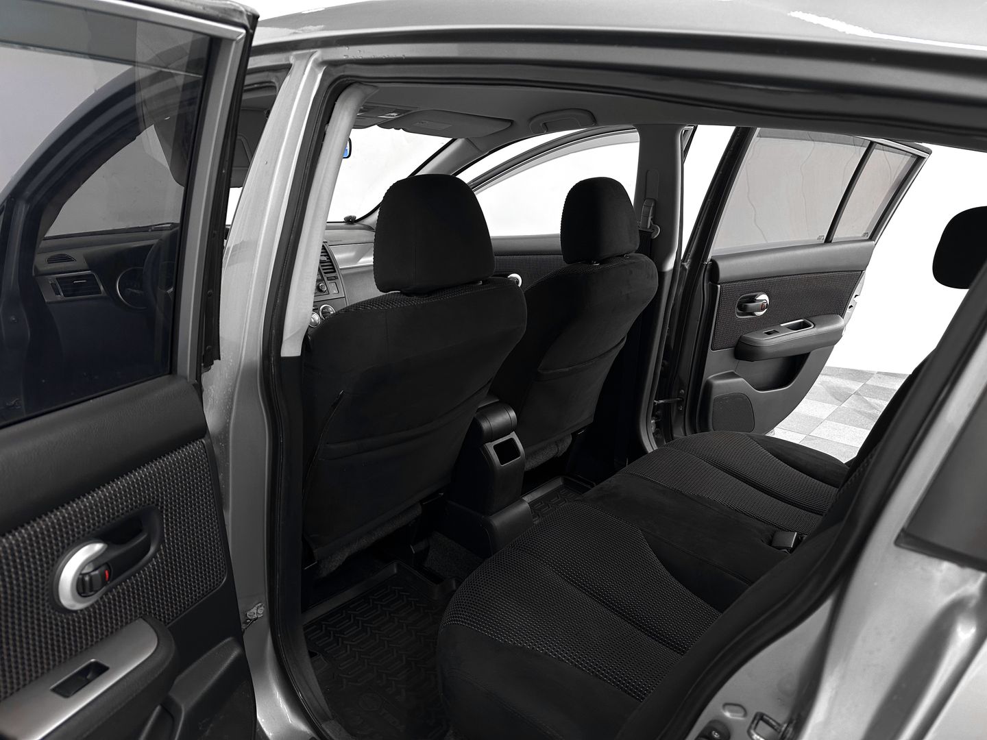 Nissan Tiida, I Рестайлинг 1.6 MT (110 л.с.)