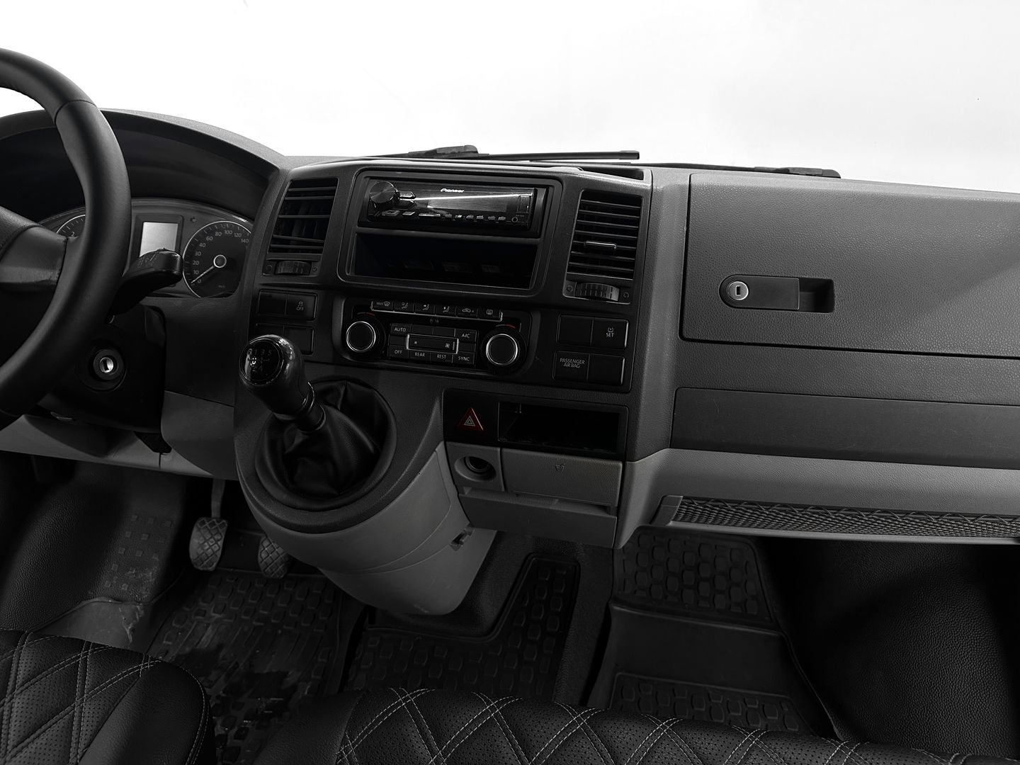 Volkswagen Caravelle, T5 Рестайлинг 2.0d MT (140 л.с.)