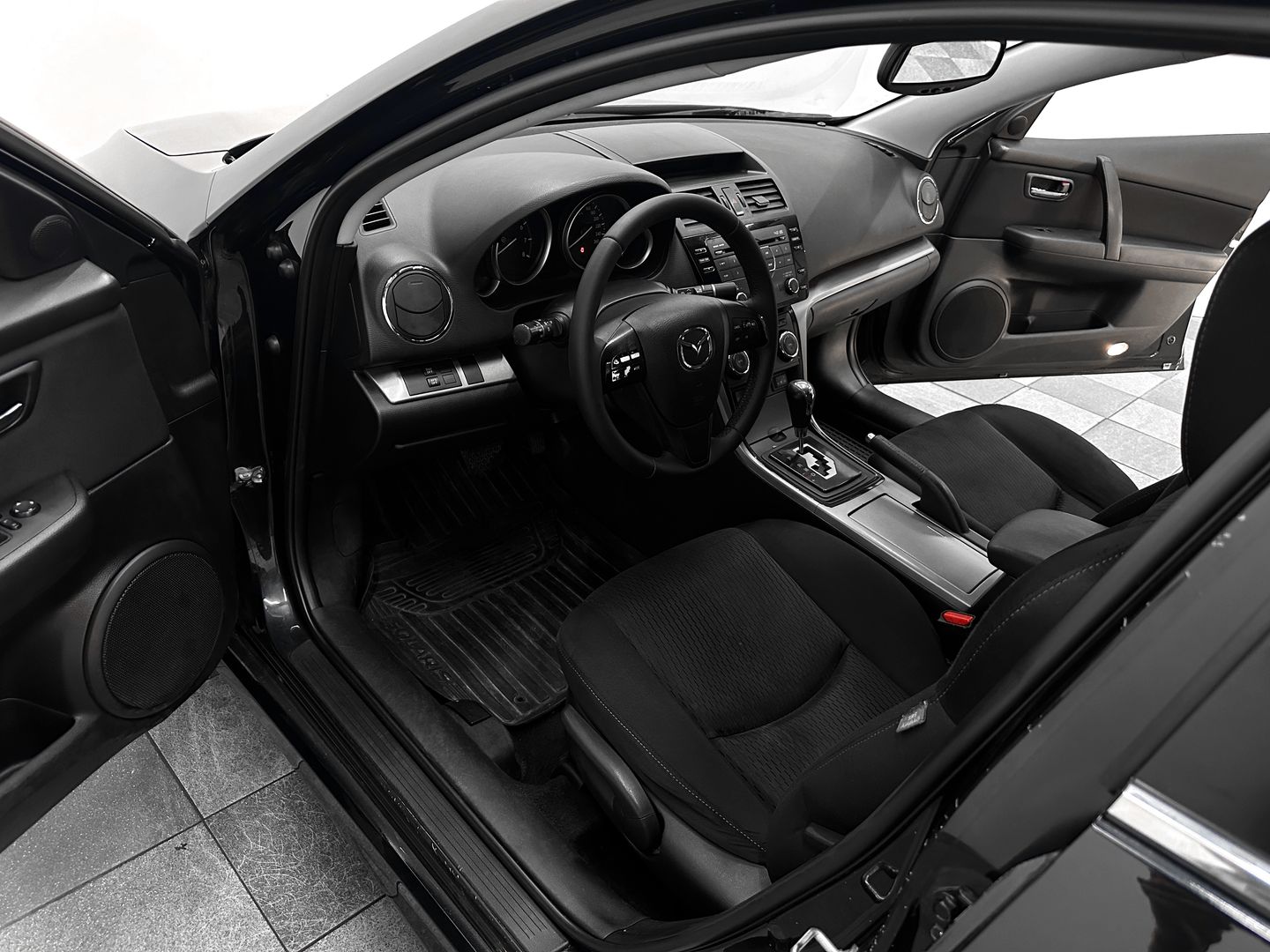 Mazda 6, II (GH) Рестайлинг 2.0 AT (147 л.с.)