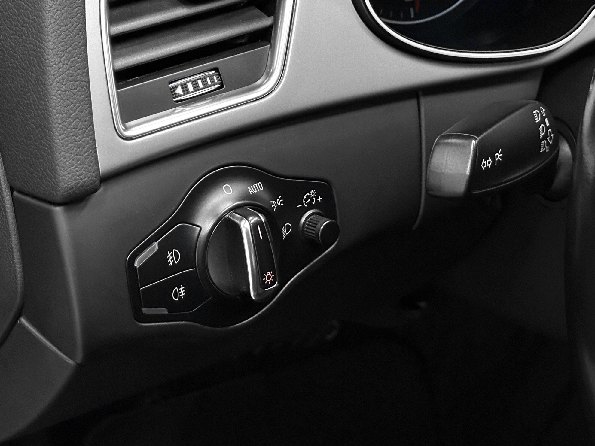Audi A4, IV (B8) Рестайлинг 1.8 CVT (170 л.с.)