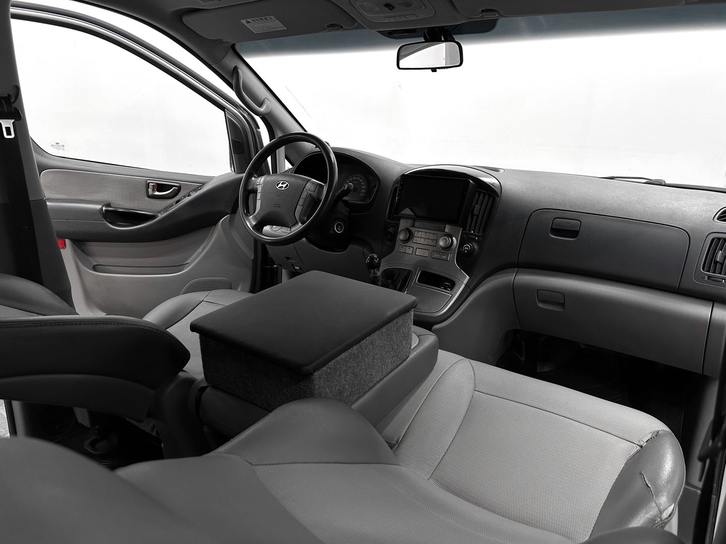 Hyundai Grand Starex, I 2.5d MT (145 л.с.)