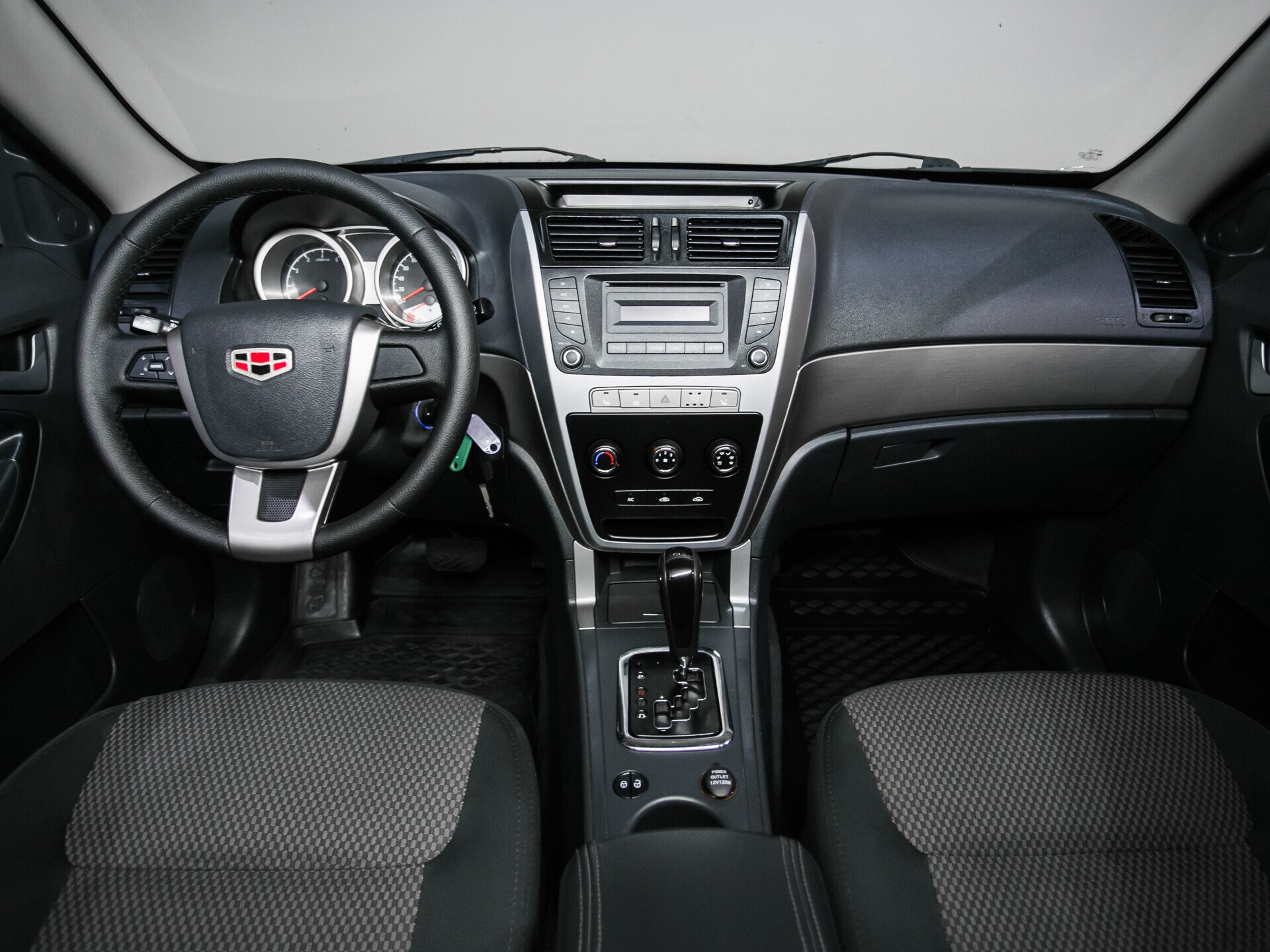 Geely Emgrand X7, I 2.4 AT (148 л.с.)
