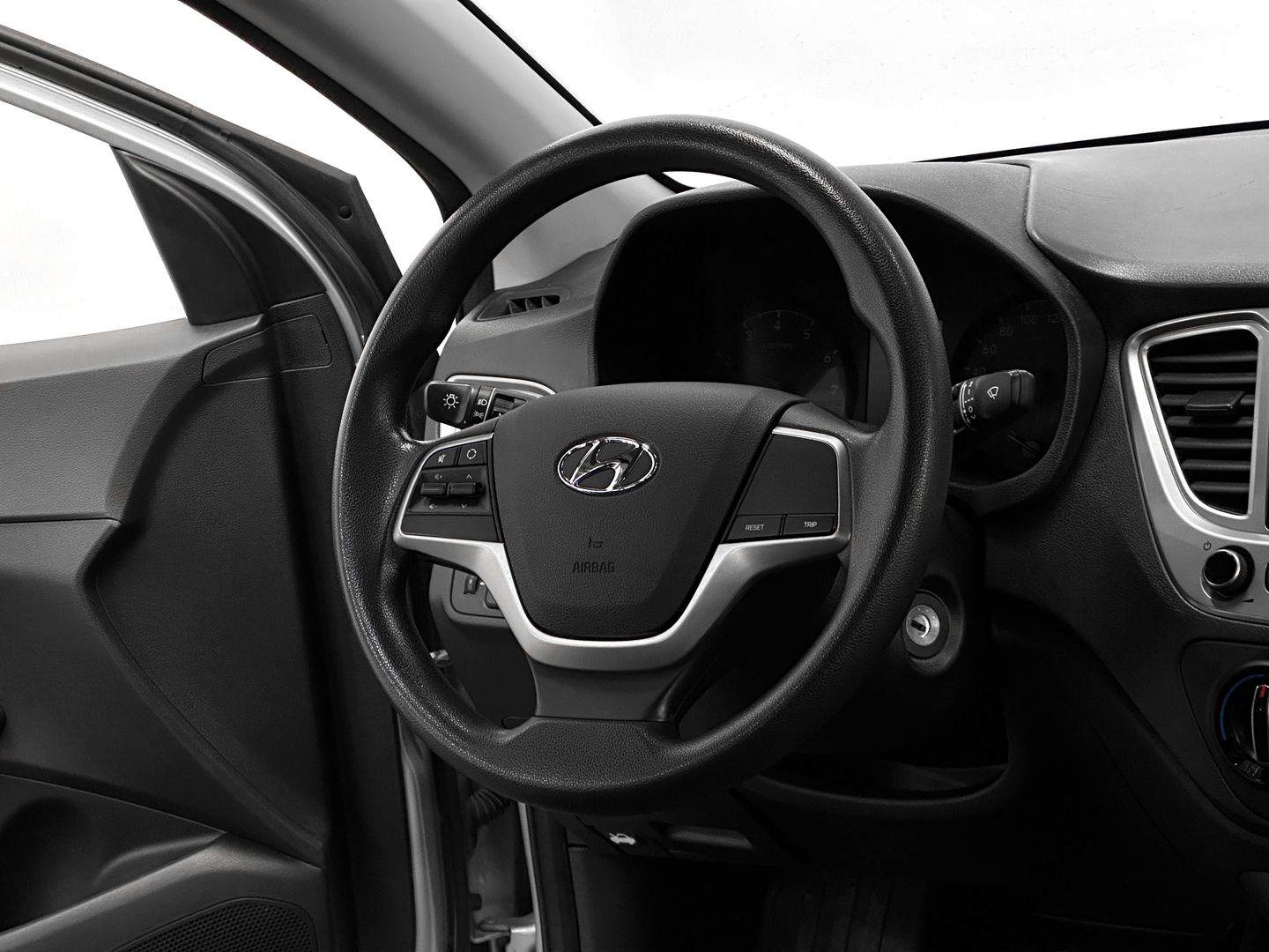 Hyundai Solaris, II 1.6 AT (123 л.с.)