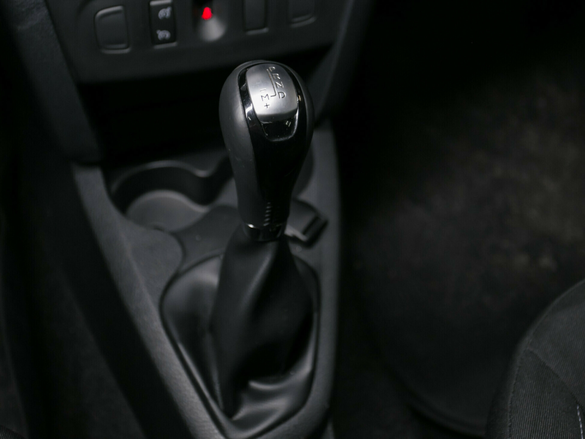Renault Sandero, II Рестайлинг 1.6 AT (102 л.с.)