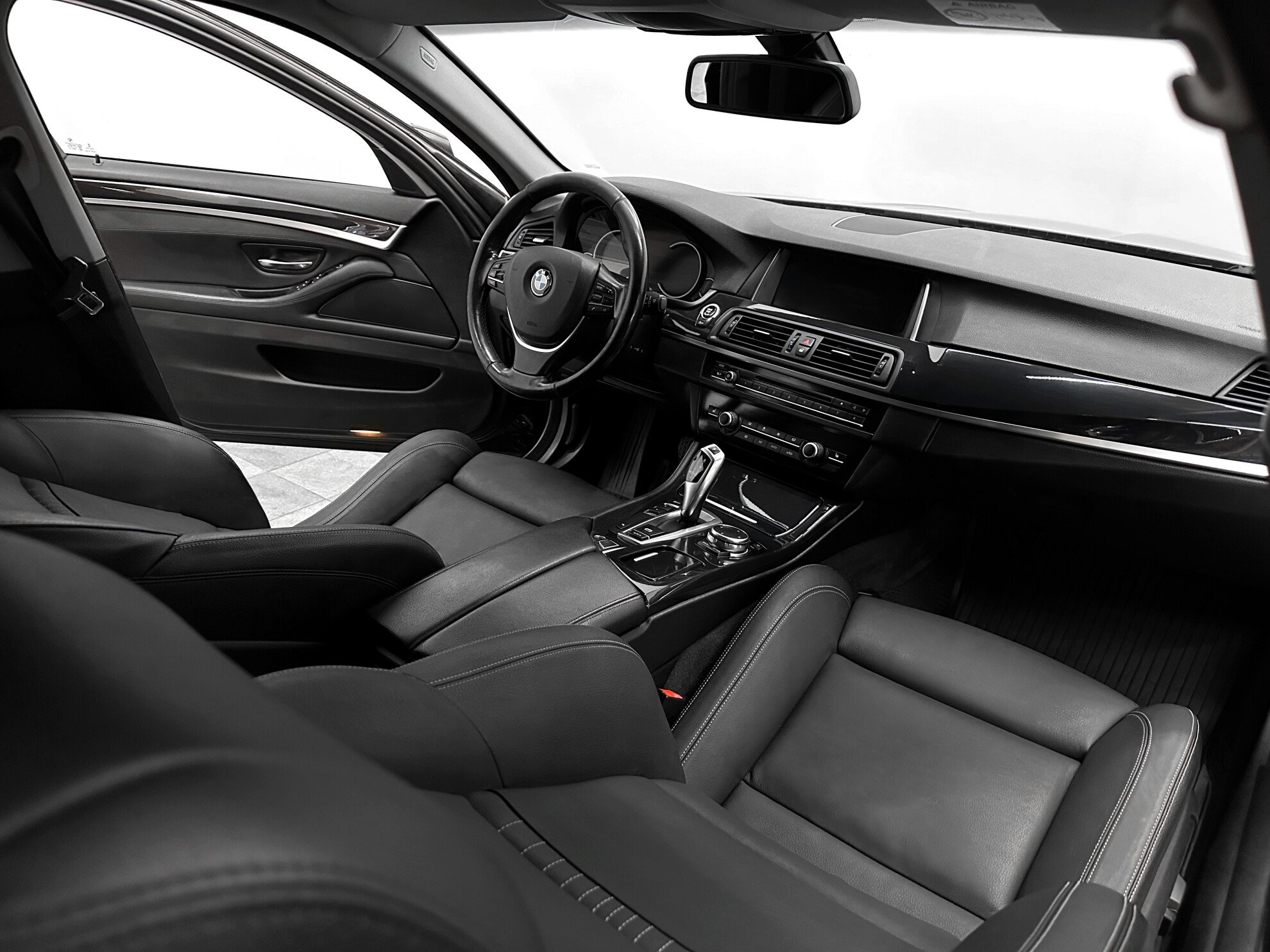 BMW 5 серии, VI (F10/F11/F07) Рестайлинг 520i 2.0 AT (184 л.с.)