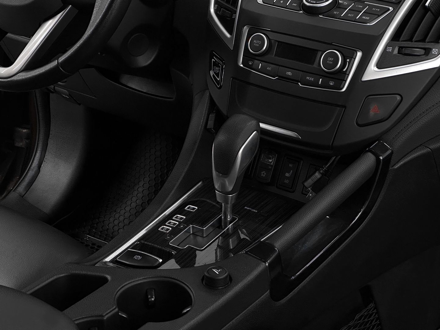 Dongfeng AX7, I 2.0 AT (140 л.с.)