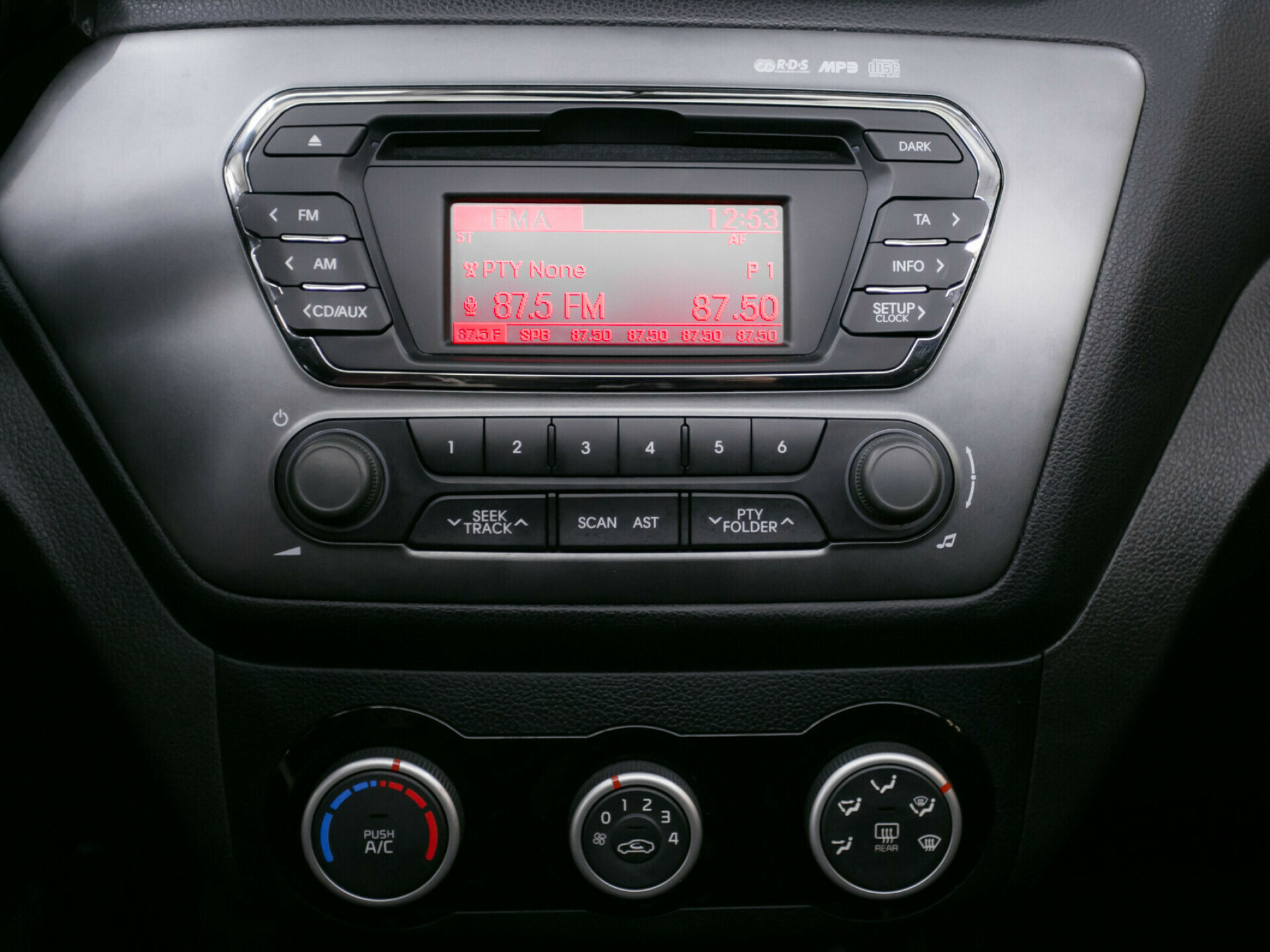 Kia Rio, III Рестайлинг 1.4 MT (107 л.с.)