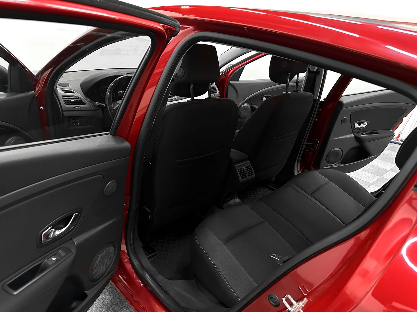 Renault Megane, III Рестайлинг 1.6 AT (106 л.с.)