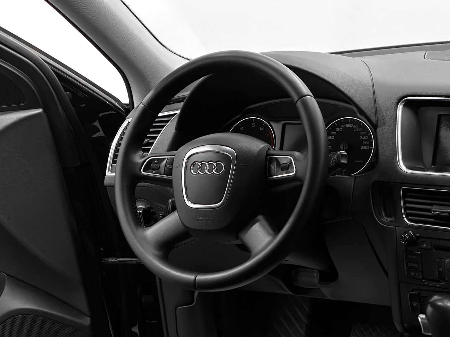 Audi Q5, I (8R) 2.0 AMT (211 л.с.) 4WD