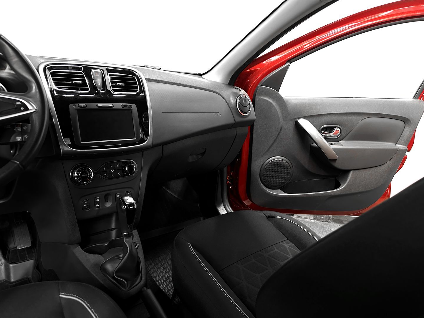 Renault Sandero, II Рестайлинг Stepway 1.6 AT (102 л.с.)