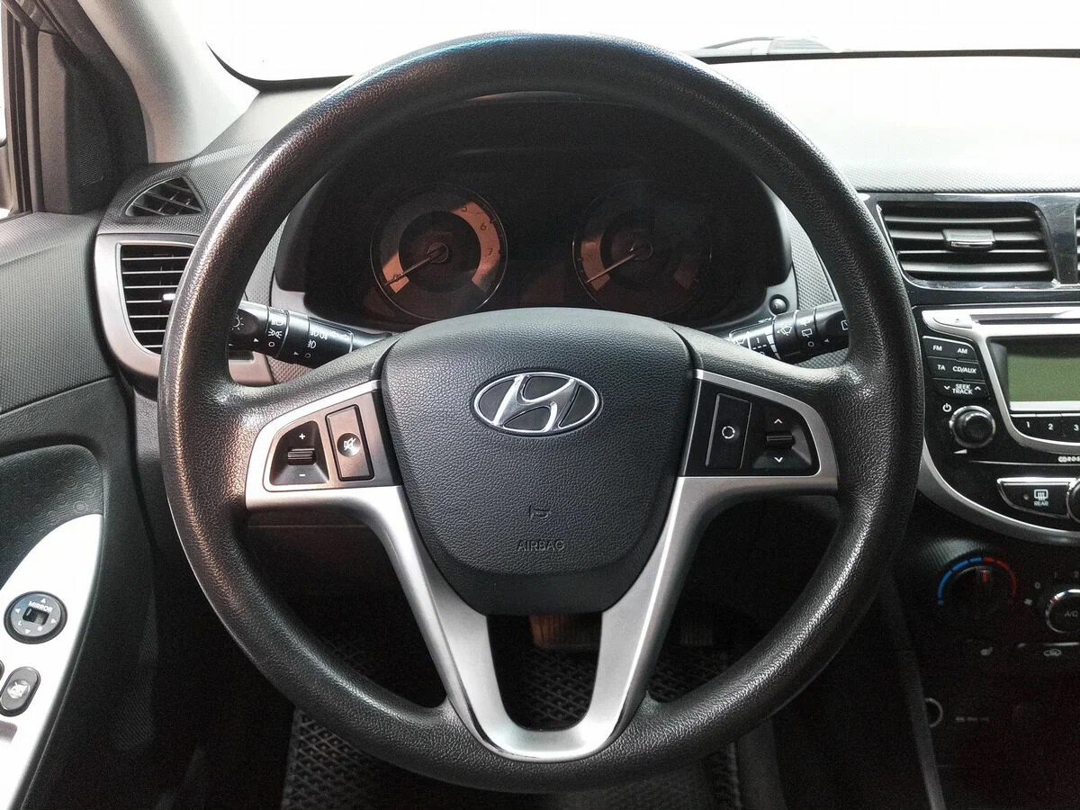 Hyundai Solaris, I 1.6 AT (123 л.с.)