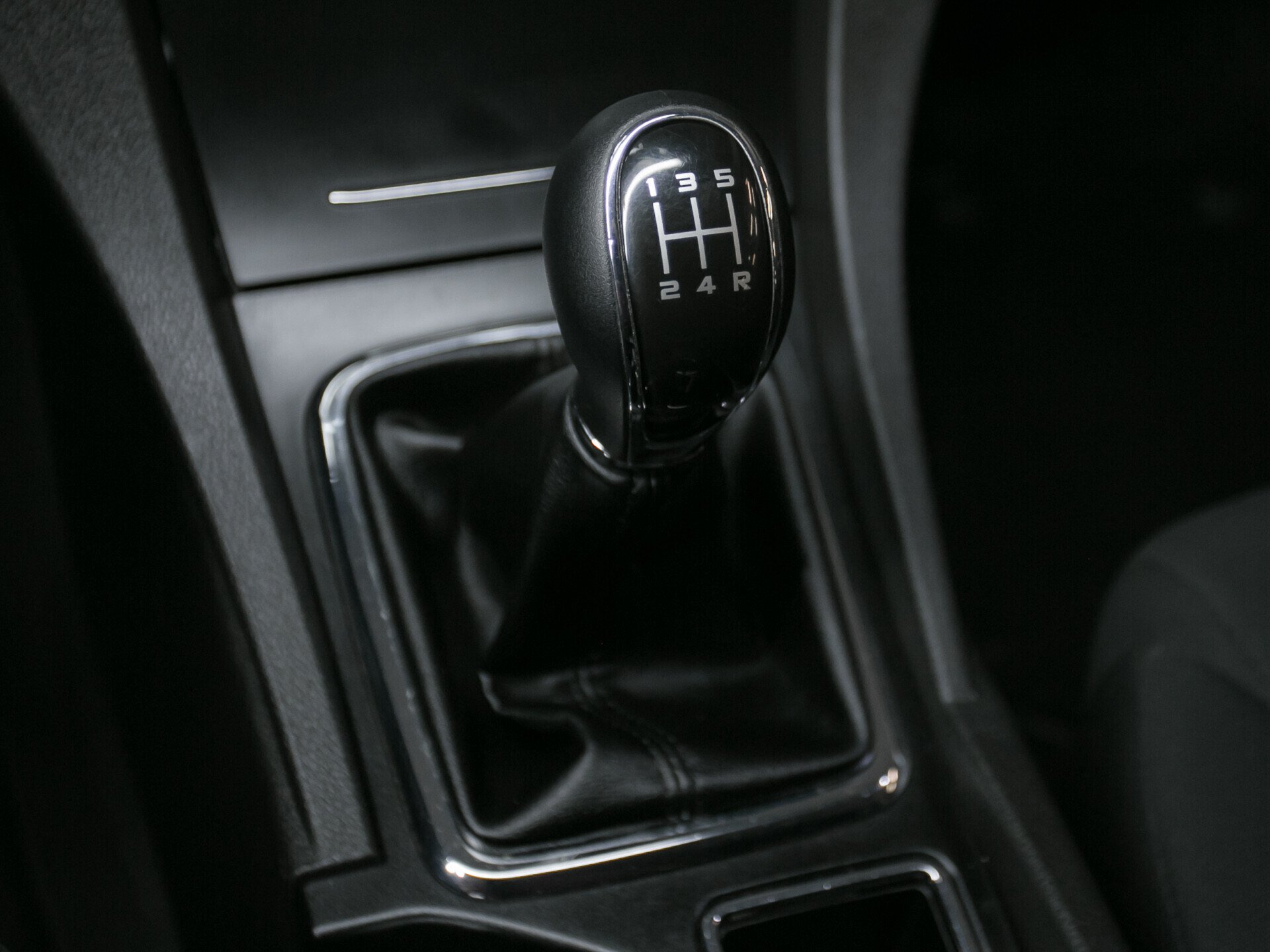 Geely Emgrand 7, I Рестайлинг 1.5 MT (103 л.с.)