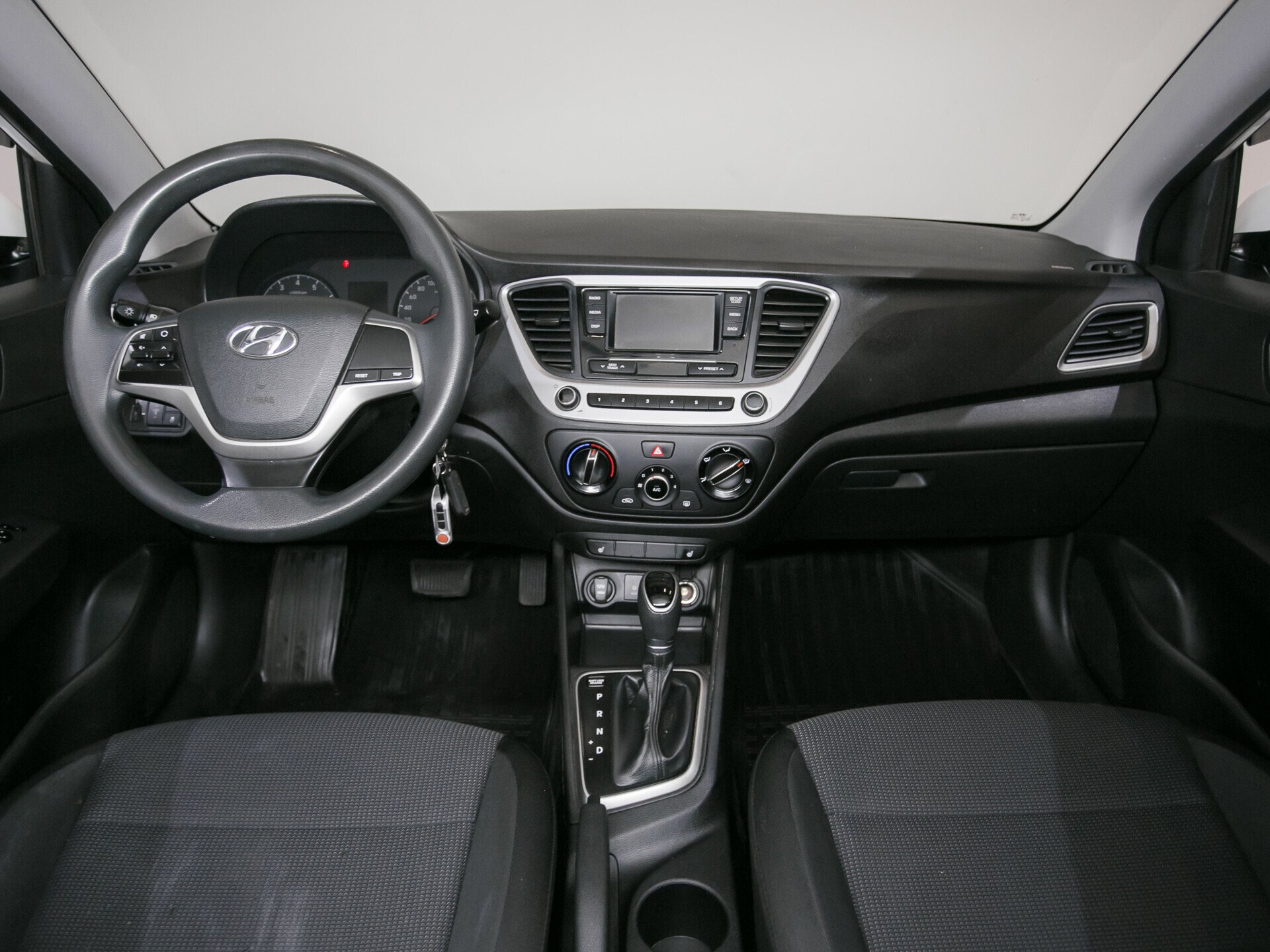 Hyundai Solaris, II 1.4 AT (100 л.с.)