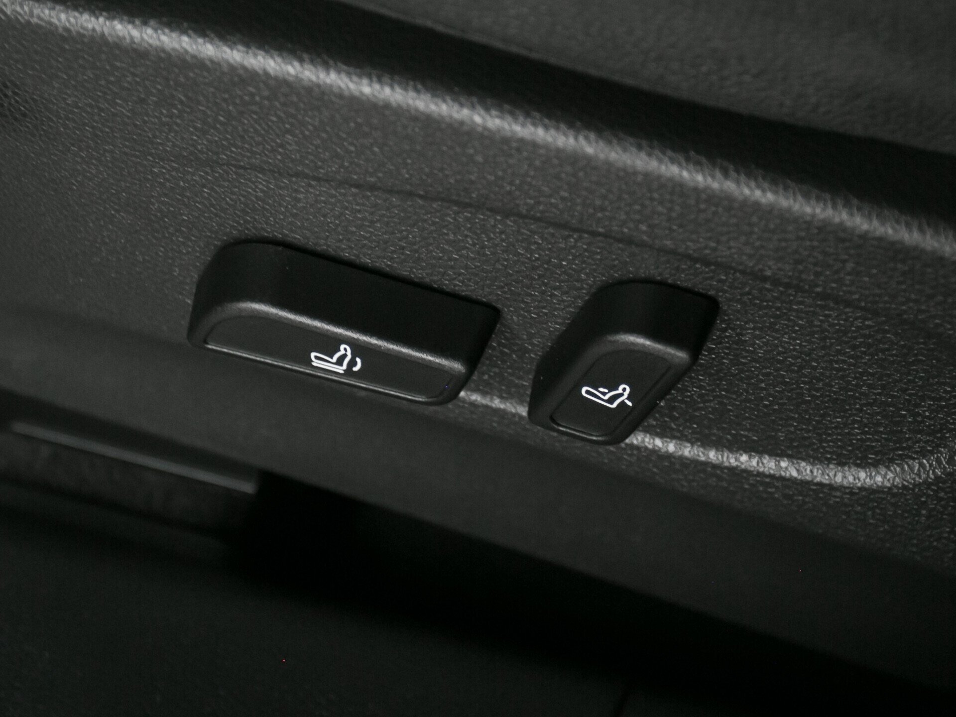 Dongfeng AX7, I 2.0 AT (140 л.с.)