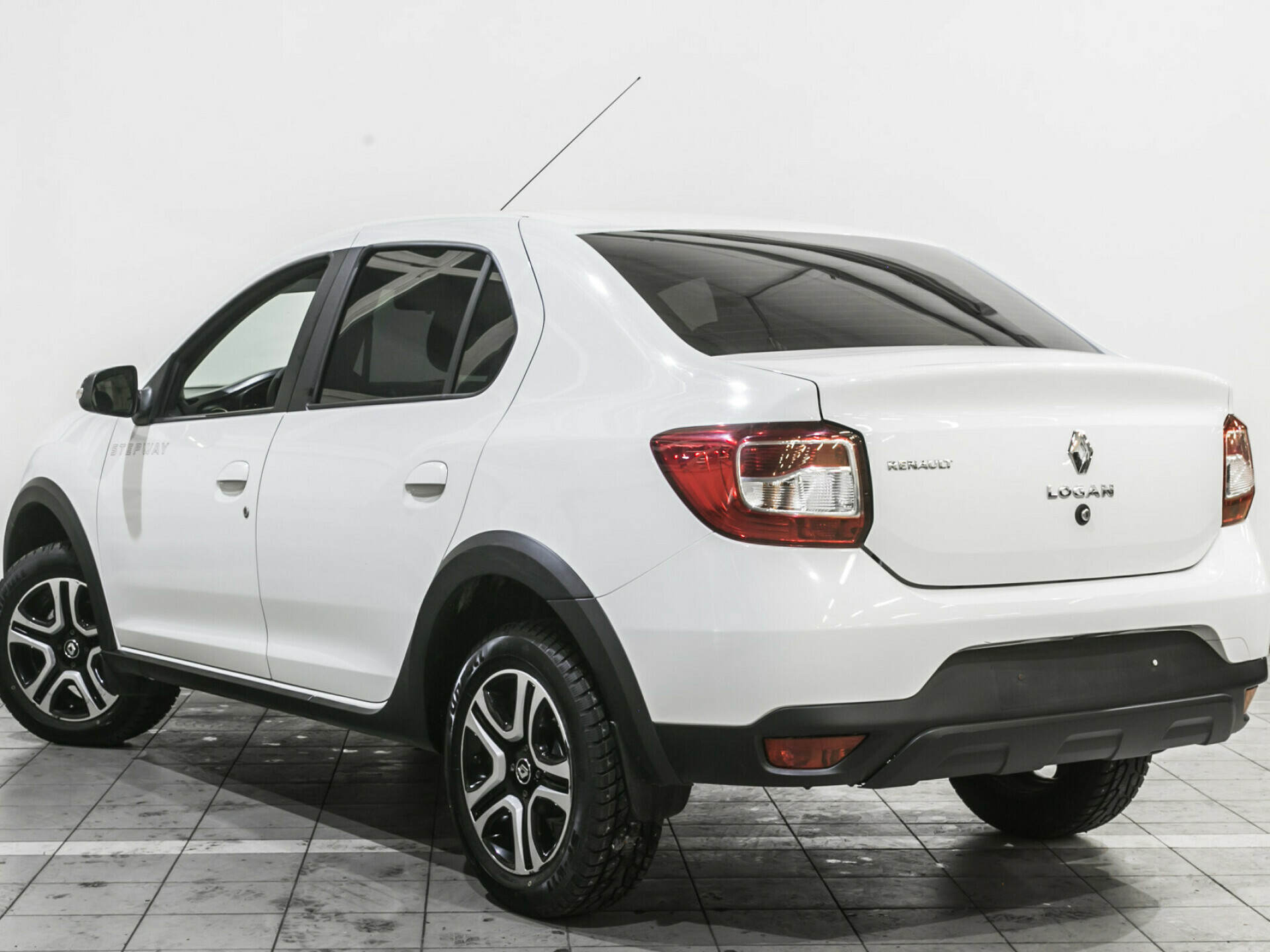Renault Logan, II Рестайлинг Stepway 1.6 CVT (113 л.с.)