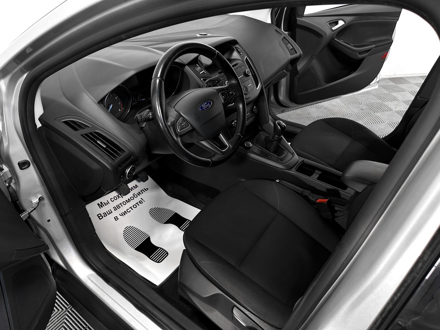 Ford Focus, III Рестайлинг 1.6 MT (105 л.с.)